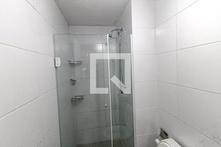 Banheiro de apartamento para alugar com 2 quartos, 42m² em Jardim Monte Alegre, Taboão da Serra