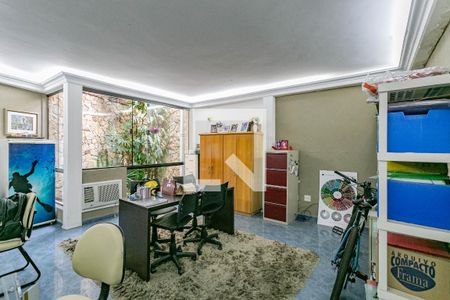 Escritório de casa à venda com 3 quartos, 338m² em Vila Gumercindo, São Paulo