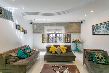 Sala de casa à venda com 3 quartos, 338m² em Vila Gumercindo, São Paulo