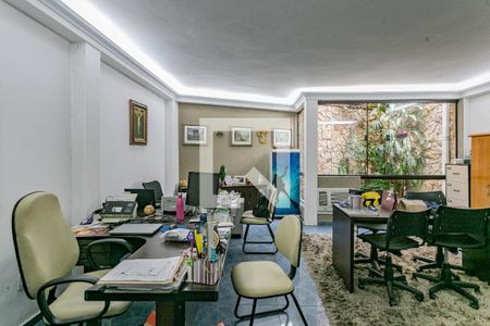 Escritório de casa à venda com 3 quartos, 338m² em Vila Gumercindo, São Paulo
