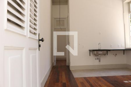 Sala de casa de condomínio à venda com 1 quarto, 71m² em Jardim Botânico, Rio de Janeiro