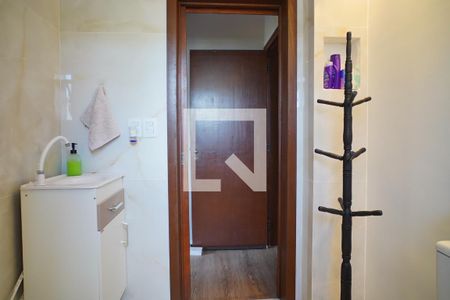 Banheiro suíte  de apartamento à venda com 4 quartos, 216m² em Jardim Lindóia, Porto Alegre