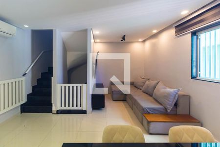 Sala de casa de condomínio para alugar com 3 quartos, 160m² em Vila Independencia, São Paulo