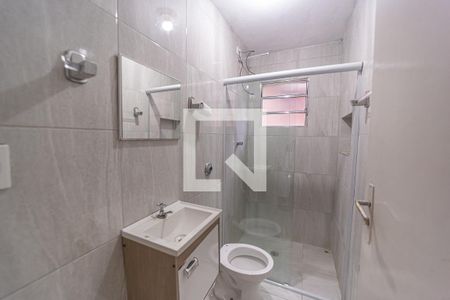 Banheiro 1 de casa para alugar com 2 quartos, 65m² em Jardim Verônia, São Paulo