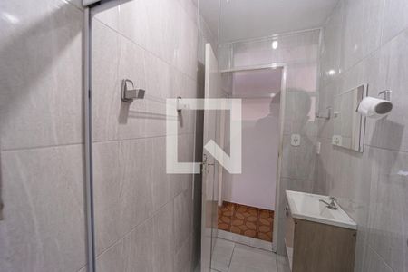 Banheiro 1 de casa para alugar com 2 quartos, 65m² em Jardim Verônia, São Paulo