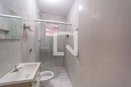 Banheiro 1 de casa para alugar com 2 quartos, 65m² em Jardim Verônia, São Paulo