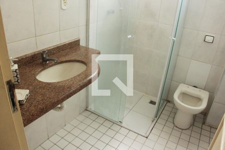 Banheiro de apartamento para alugar com 1 quarto, 70m² em Ponta da Praia, Santos
