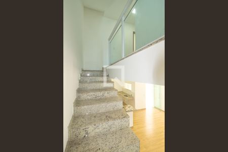 Escada de casa para alugar com 3 quartos, 208m² em Campo Grande, Rio de Janeiro