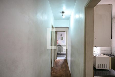 Corredor de apartamento à venda com 2 quartos, 76m² em Chácara Agrindus, Taboão da Serra