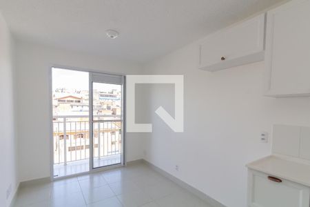 Sala/Cozinha de apartamento para alugar com 2 quartos, 34m² em Vila Carmosina, São Paulo