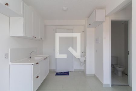 Sala/Cozinha de apartamento para alugar com 2 quartos, 34m² em Vila Carmosina, São Paulo