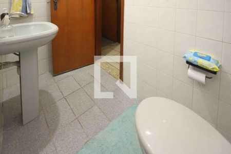 Lavabo de casa para alugar com 3 quartos, 150m² em Parque Sevilha, São Paulo