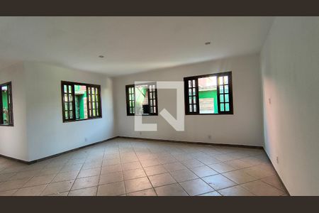 Sala de casa de condomínio à venda com 5 quartos, 200m² em Vargem Grande, Rio de Janeiro