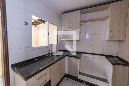 Cozinha de casa de condomínio para alugar com 2 quartos, 55m² em Vila Ré, São Paulo