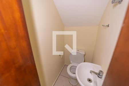 Lavabo de casa de condomínio para alugar com 2 quartos, 55m² em Vila Ré, São Paulo