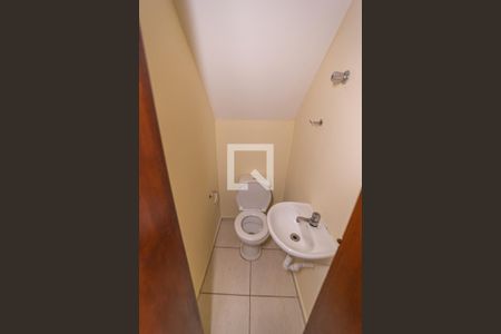 Lavabo de casa de condomínio para alugar com 2 quartos, 55m² em Vila Ré, São Paulo