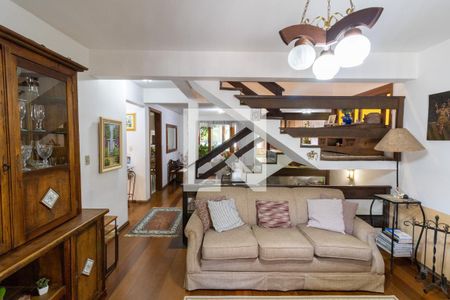 Sala de casa à venda com 3 quartos, 240m² em Espírito Santo, Porto Alegre