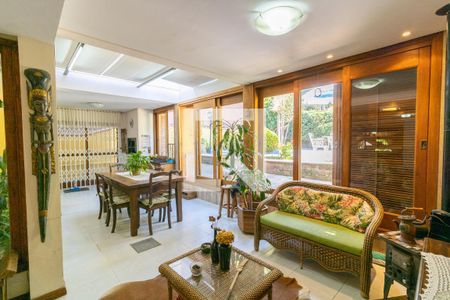 Churrasqueira de casa à venda com 3 quartos, 240m² em Espírito Santo, Porto Alegre