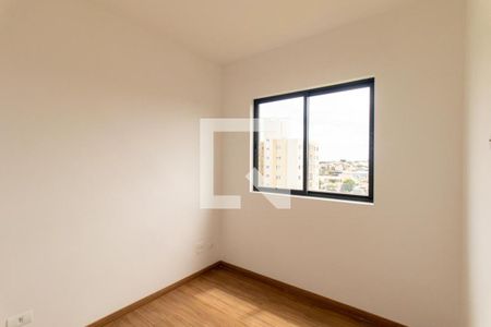 Quarto 1 de apartamento para alugar com 2 quartos, 60m² em Capão Raso, Curitiba