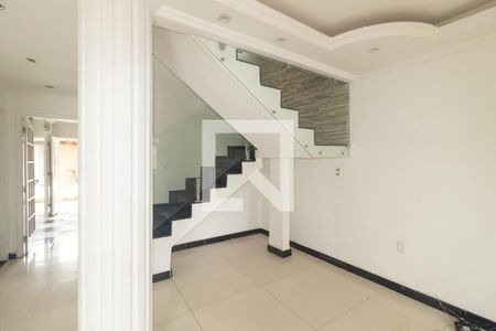 Escada de casa para alugar com 4 quartos, 200m² em Campo Grande, Rio de Janeiro