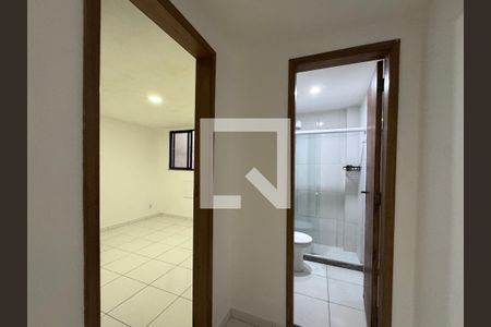 Corredor de apartamento para alugar com 1 quarto, 55m² em Recreio dos Bandeirantes, Rio de Janeiro