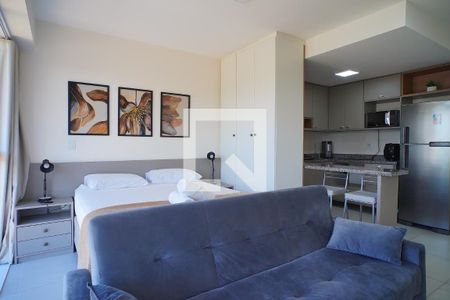 Sala_Quarto de kitnet/studio à venda com 1 quarto, 30m² em Vila Ipiranga, Porto Alegre