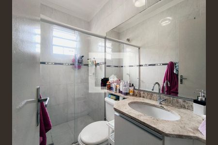 Banheiro da Suíte de casa de condomínio à venda com 3 quartos, 85m² em Jardim Shangai, Jundiaí