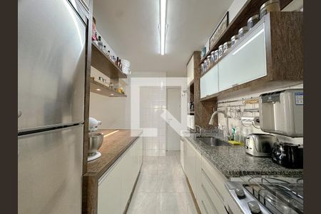 Cozinha de apartamento para alugar com 2 quartos, 103m² em Água Branca, São Paulo