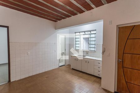 Sala/Cozinha de kitnet/studio para alugar com 1 quarto, 25m² em Santa Efigênia, Belo Horizonte