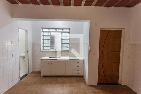 Sala/Cozinha de kitnet/studio para alugar com 1 quarto, 25m² em Santa Efigênia, Belo Horizonte