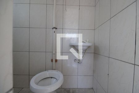 Banheiro de kitnet/studio para alugar com 1 quarto, 25m² em Taquara, Rio de Janeiro