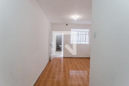 Sala/Quarto de kitnet/studio para alugar com 1 quarto, 25m² em Santa Efigênia, Belo Horizonte