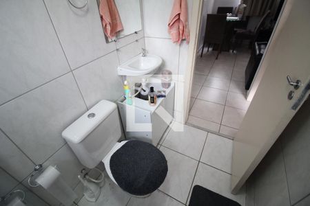 Banheiro de apartamento à venda com 2 quartos, 45m² em Industrial, Contagem