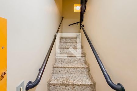 Escada - 1 Piso de casa para alugar com 3 quartos, 200m² em Vila Mariana, São Paulo