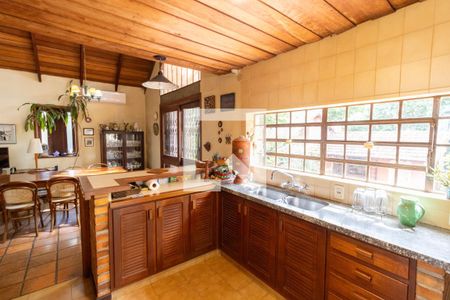 Cozinha e Área de Serviço de casa à venda com 4 quartos, 200m² em Glória, Porto Alegre