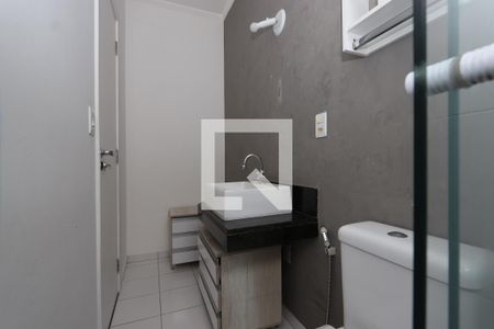 Banheiro da Suíte 1 de casa de condomínio à venda com 2 quartos, 69m² em Vila Lucia, São Paulo