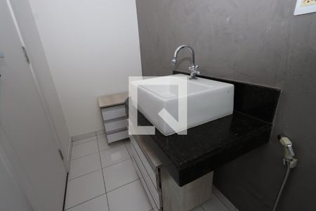 Banheiro da Suíte 1 de casa de condomínio à venda com 2 quartos, 69m² em Vila Lucia, São Paulo