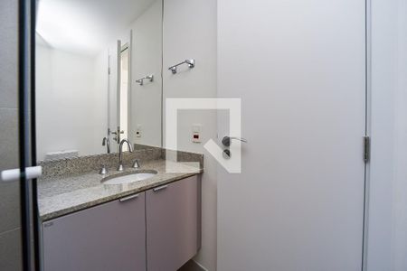 Banheiro de kitnet/studio para alugar com 1 quarto, 24m² em Passo D’areia, Porto Alegre