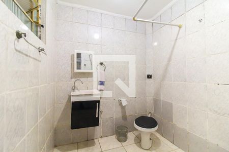 Banheiro de casa para alugar com 1 quarto, 70m² em Jardim das Camelias, São Paulo