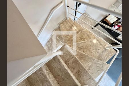 Escada de apartamento para alugar com 3 quartos, 134m² em Parque das Flores, Campinas