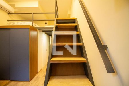 Escada de kitnet/studio à venda com 1 quarto, 35m² em Jardim das Acacias, São Paulo