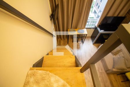 Escada de kitnet/studio à venda com 1 quarto, 35m² em Jardim das Acacias, São Paulo