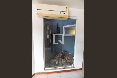 Sala  de casa à venda com 3 quartos, 225m² em Serra Grande, Niterói