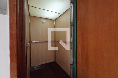 Elavador de casa à venda com 2 quartos, 170m² em Jardim da Gloria, São Paulo