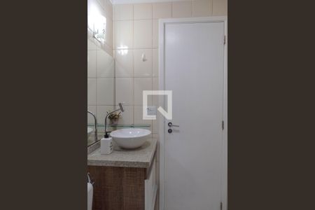 Banheiro social de apartamento à venda com 3 quartos, 63m² em Vila Augusta, Guarulhos