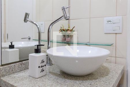 Banheiro social de apartamento à venda com 3 quartos, 63m² em Vila Augusta, Guarulhos