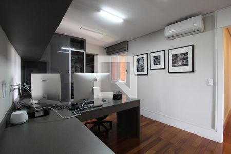 Escritório de apartamento à venda com 3 quartos, 247m² em Jardim Luzitania, São Paulo