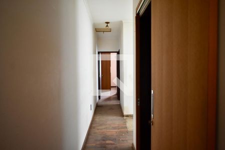 Corredor de casa à venda com 3 quartos, 170m² em Vila da Saúde, São Paulo