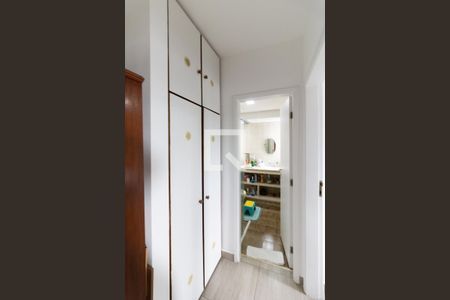 Corredor de apartamento à venda com 2 quartos, 65m² em Vila Vermelha, São Paulo