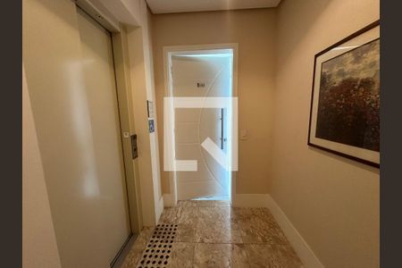 Hall de entrada de apartamento para alugar com 3 quartos, 136m² em Alphaville Empresarial, Barueri